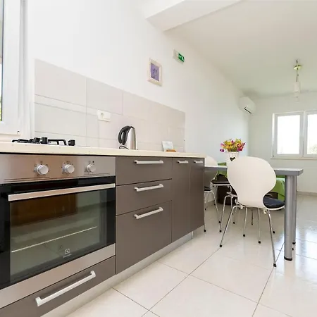 Djani Apartament *