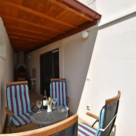 Djani Apartament *