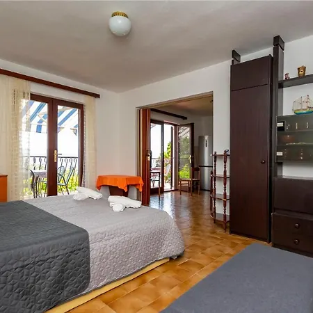 Djani Apartament *