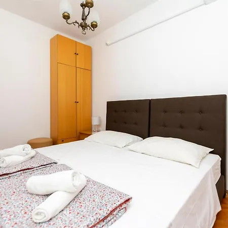 Djani Apartament *