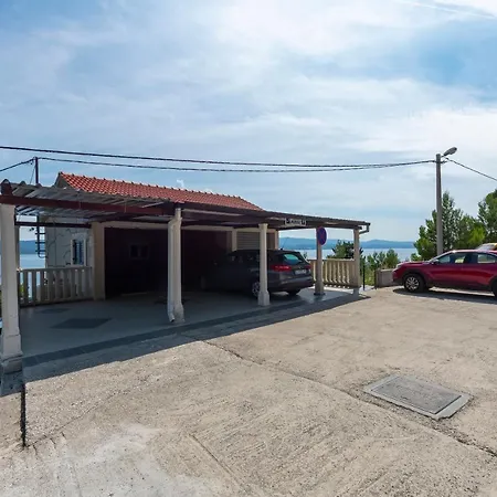 Apartament Djani *