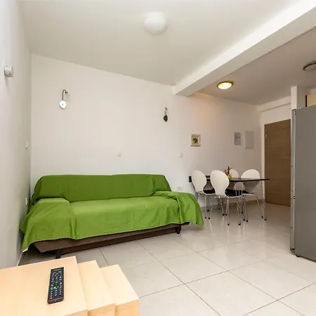 Djani Apartament *