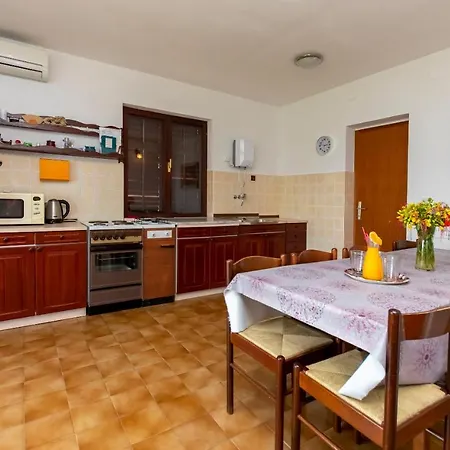 Apartament Djani