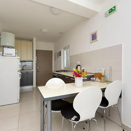 Apartament Djani