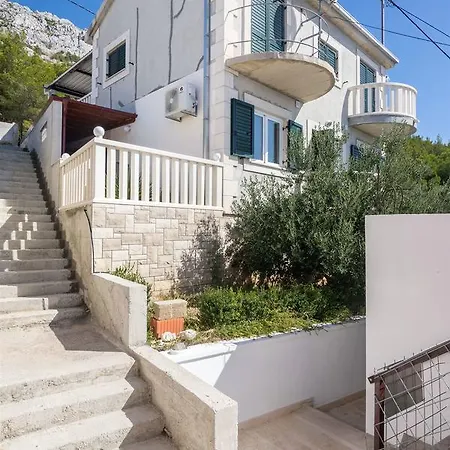 Djani Apartament *