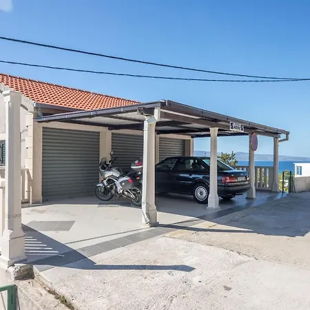 Apartament Djani *
