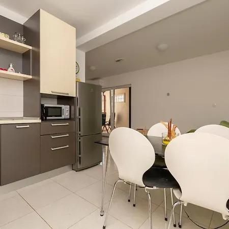 Djani Apartman *
